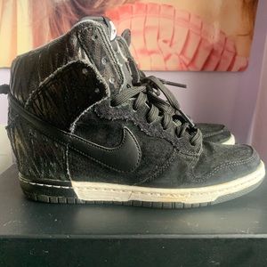 NIKE WEDGE HEEL VINTAGE SNEAKERS